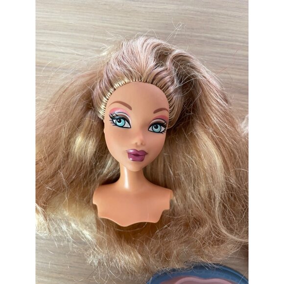 My Scene Swappin' Styles Barbie Heads & Stand - Picture 4 of 9
